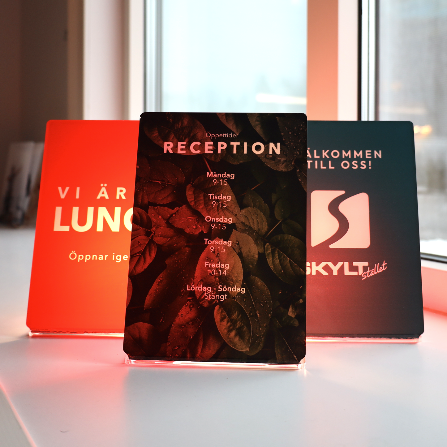 Akrylskylt | Text och logotyp